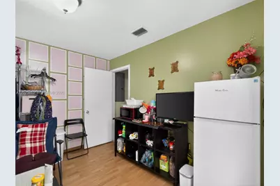 2462 W 65th St, Hialeah, FL 33016 - Photo 27