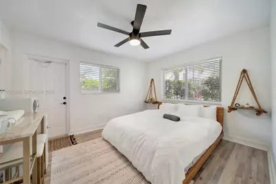 1790 NE 160th St, North Miami Beach, FL 33162 - Photo 5