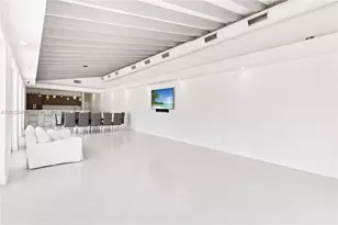 2457 Collins Ave, Miami Beach, FL 33140 - Photo 17