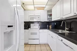 2457 Collins Ave, Miami Beach, FL 33140 - Photo 13