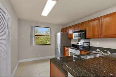 10105 W Sunrise Blvd #306, Plantation, FL 33322 - Photo 9