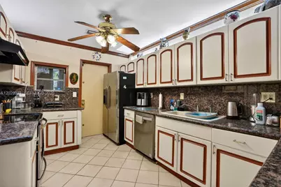 8461 SW 68th St Rd, Miami, FL 33143 - Photo 57