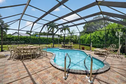 8461 SW 68th St Rd, Miami, FL 33143 - Photo 15