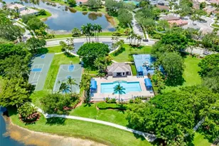 953 Tanglewood Cir, Weston, FL 33327 - Photo 13