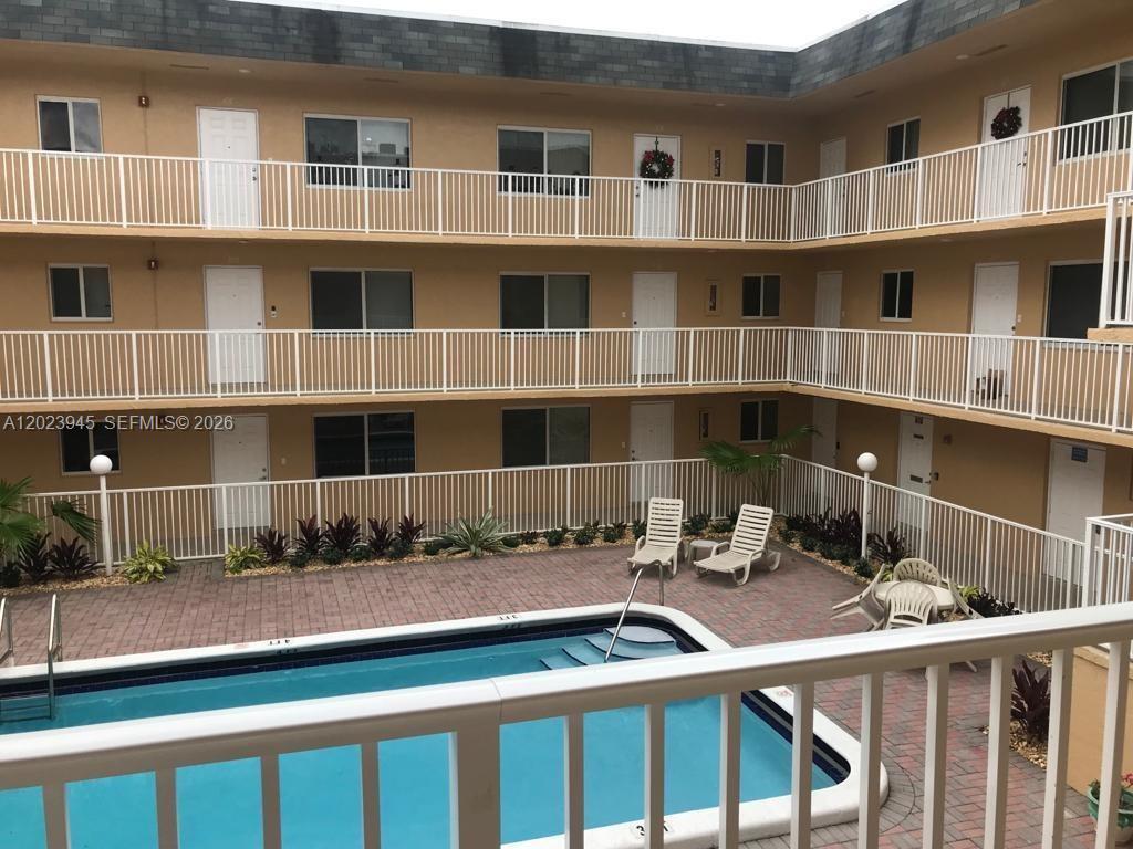 7910 Taft St #214 main architectural view