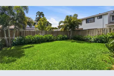 201 NW 106th Ter, Pembroke Pines, FL 33026 - Photo 23