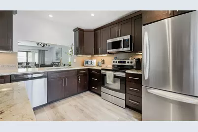 201 NW 106th Ter, Pembroke Pines, FL 33026 - Photo 3
