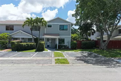 201 NW 106th Ter, Pembroke Pines, FL 33026 - Photo 1