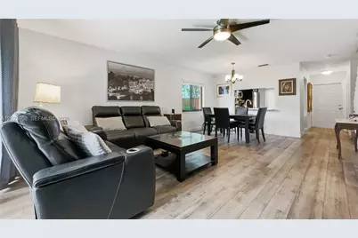 201 NW 106th Ter, Pembroke Pines, FL 33026 - Photo 9