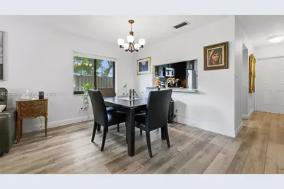 201 NW 106th Ter, Pembroke Pines, FL 33026 - Photo 7