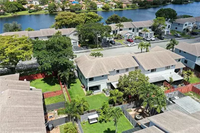 201 NW 106th Ter, Pembroke Pines, FL 33026 - Photo 23