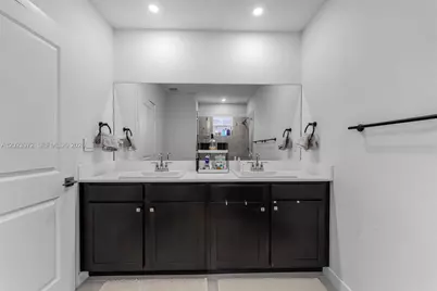 914 SE 18th St, Homestead, FL 33034 - Photo 15