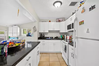 1524 NW 12th Ter, Fort Lauderdale, FL 33311 - Photo 7