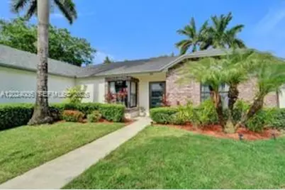 1020 SW 124th Way, Davie, FL 33325 - Photo 3