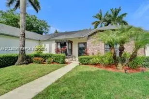 1020 SW 124th Way, Davie, FL 33325 - Photo 3