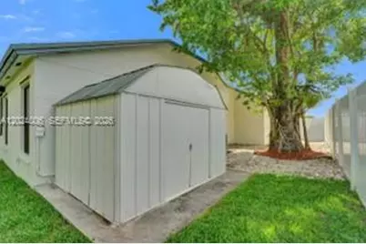 1020 SW 124th Way, Davie, FL 33325 - Photo 7