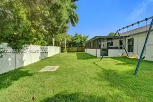 1020 SW 124th Way, Davie, FL 33325 - Photo 9