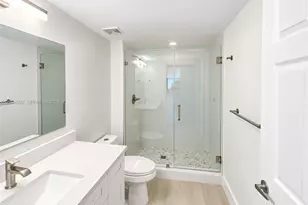 1155 Brickell Bay Dr, Miami, FL 33131 - Photo 7