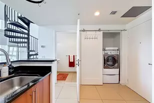 300 S Biscayne Blvd, Miami, FL 33131 - Photo 5