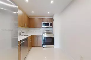 20100 W Country Club Dr, Aventura, FL 33180 - Photo 9