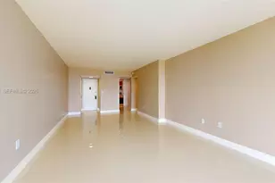 20100 W Country Club Dr, Aventura, FL 33180 - Photo 13