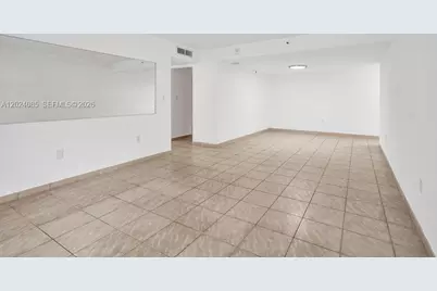 1623 Collins Ave #512, Miami Beach, FL 33139 - Photo 7