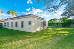 885 Tanglewood Cir, Weston, FL 33327 - Photo 23