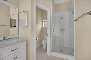 885 Tanglewood Cir, Weston, FL 33327 - Photo 15