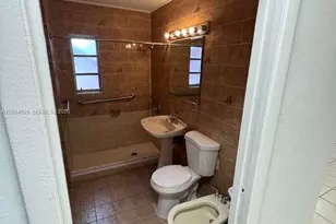 300 E 37th St, Hialeah, FL 33013 - Photo 21