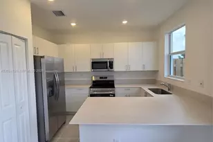 2764 SE 26th Ave, Homestead, FL 33035 - Photo 3