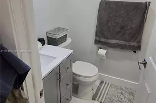 4250 W 10th Ave, Hialeah, FL 33012 - Photo 13