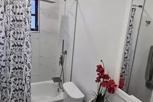 4250 W 10th Ave, Hialeah, FL 33012 - Photo 11