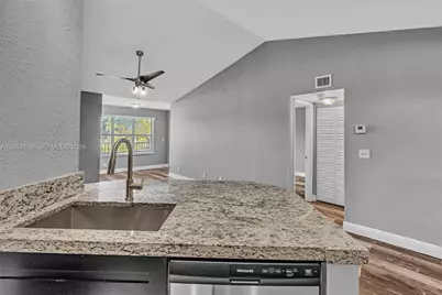3300 N Pinewalk Dr N #1925, Margate, FL 33063 - Photo 7