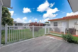8521 NW 57th Ct, Tamarac, FL 33321 - Photo 15