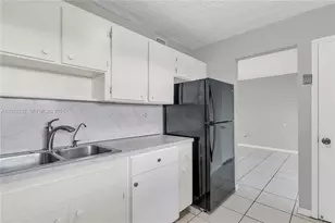 9280 Fontainebleau Blvd, Miami, FL 33172 - Photo 11