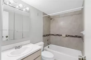 9280 Fontainebleau Blvd, Miami, FL 33172 - Photo 15