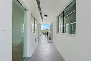 7950 Tatum Waterway Dr, Miami Beach, FL 33141 - Photo 3