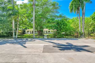 8440 NE 1st Ave, Miami, FL 33138 - Photo 17