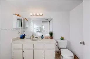 2205 S Cypress Bend Dr, Pompano Beach, FL 33069 - Photo 5