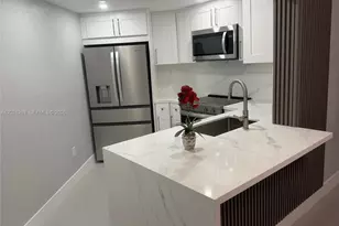 10233 NW 9th St Cir, Miami, FL 33172 - Photo 5