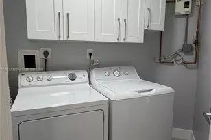 10233 NW 9th St Cir, Miami, FL 33172 - Photo 11