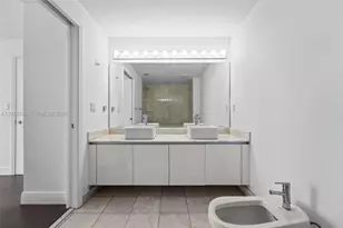 601 NE 36th St, Miami, FL 33137 - Photo 9