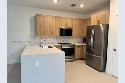 247 SW 169th Ln, Pembroke Pines, FL 33027 - Photo 3