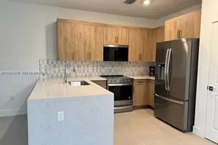 247 SW 169th Ln, Pembroke Pines, FL 33027 - Photo 3