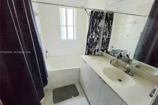 10778 NW 84th St, Doral, FL 33178 - Photo 11