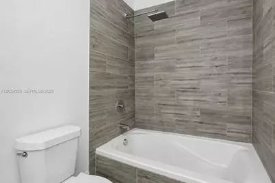 8121 NW 108th Pl, Doral, FL 33178 - Photo 15