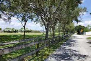 9401 SW 181st St, Palmetto Bay, FL 33157 - Photo 43