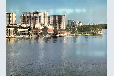 400 Kings Point Dr #829, Sunny Isles Beach, FL 33160 - Photo 23