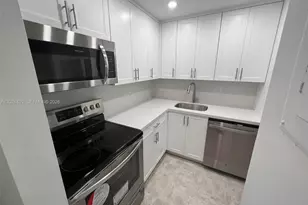 10415 N Kendall Dr, Miami, FL 33176 - Photo 1