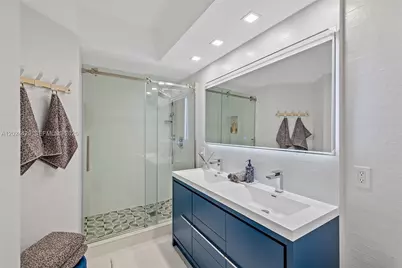 17145 N Bay Rd #4204, Sunny Isles Beach, FL 33160 - Photo 21